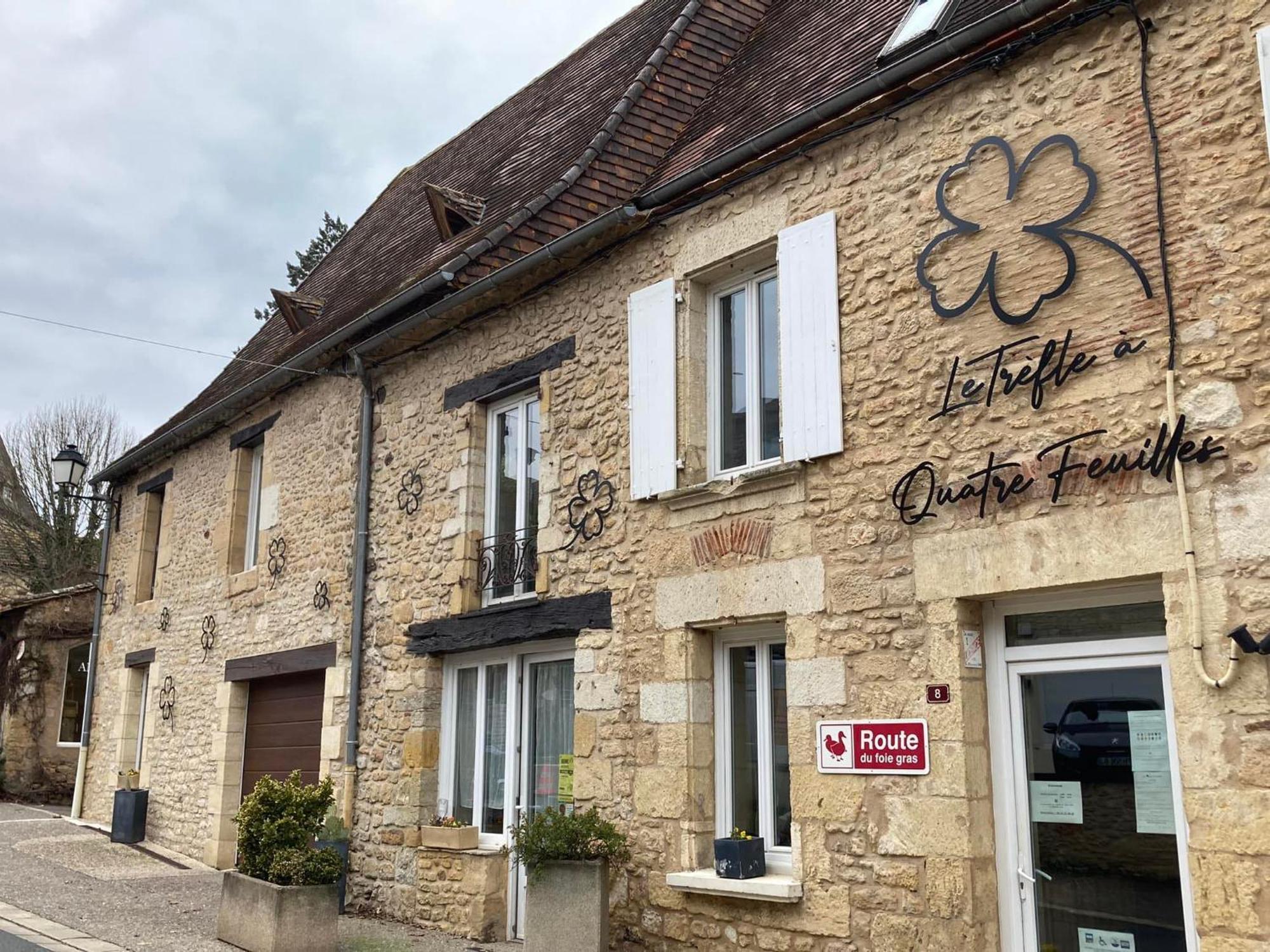 Le Trefle A Quatre Feuilles Hotel 3*